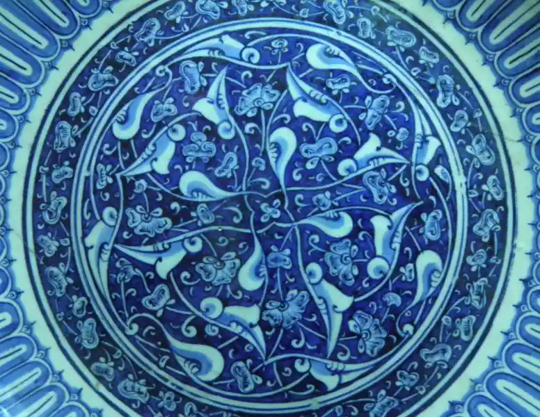 Blue and white charger. Iznik, Glazed. 1490